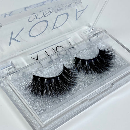 Holly eyelash